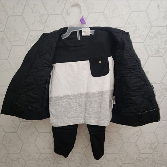 Nwt Boy's Quilted Bomber Jacket, Joggers and t-Shirt, 3pc set outfit - Picture 4 of 5